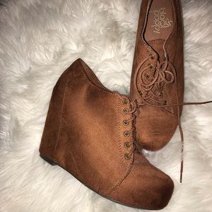 Never worn warm brown suede lace up wedges